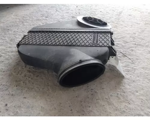 FREIGHTLINER CASCADIA 113 AIR CLEANER