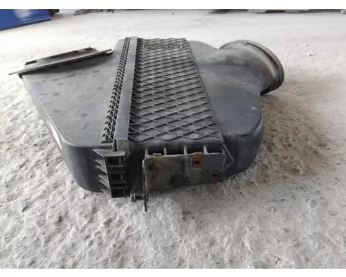 FREIGHTLINER CASCADIA 113 AIR CLEANER