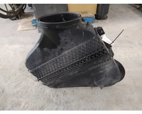 FREIGHTLINER CASCADIA 113 AIR CLEANER