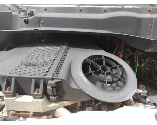 FREIGHTLINER CASCADIA 113 AIR CLEANER