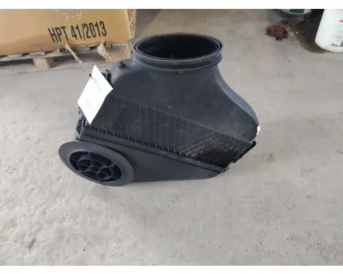 FREIGHTLINER CASCADIA 113 AIR CLEANER