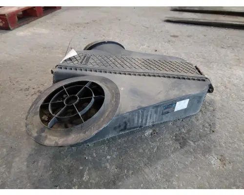 FREIGHTLINER CASCADIA 113 AIR CLEANER