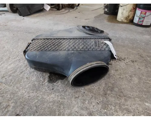 FREIGHTLINER CASCADIA 113 AIR CLEANER