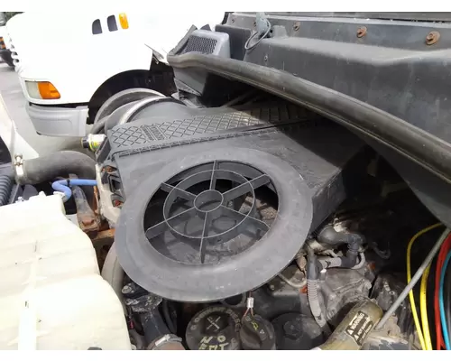 FREIGHTLINER CASCADIA 113 AIR CLEANER