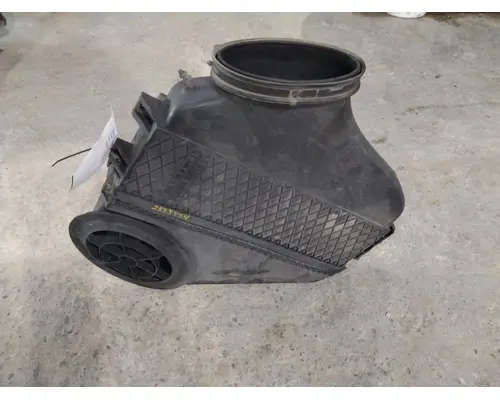 FREIGHTLINER CASCADIA 113 AIR CLEANER