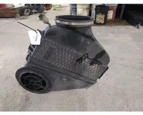 FREIGHTLINER CASCADIA 113 AIR CLEANER