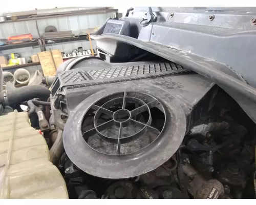 FREIGHTLINER CASCADIA 113 AIR CLEANER