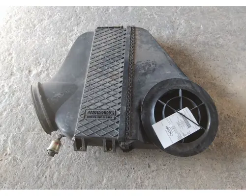 FREIGHTLINER CASCADIA 113 AIR CLEANER