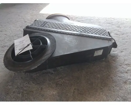 FREIGHTLINER CASCADIA 113 AIR CLEANER