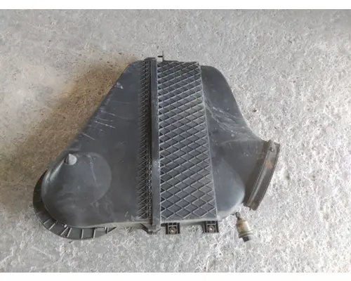 FREIGHTLINER CASCADIA 113 AIR CLEANER
