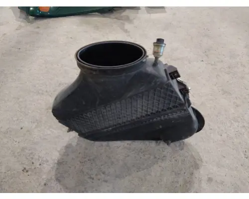 FREIGHTLINER CASCADIA 113 AIR CLEANER