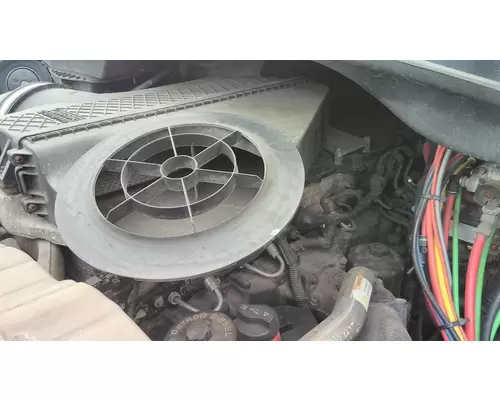 FREIGHTLINER CASCADIA 113 AIR CLEANER