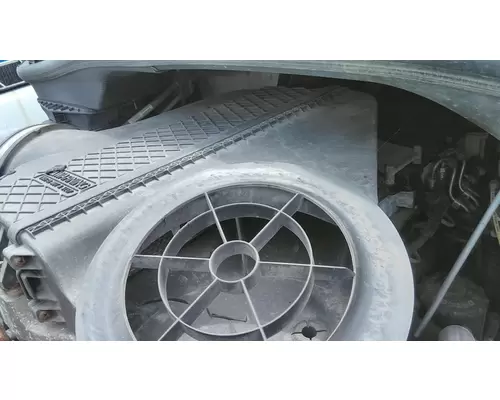 FREIGHTLINER CASCADIA 113 AIR CLEANER