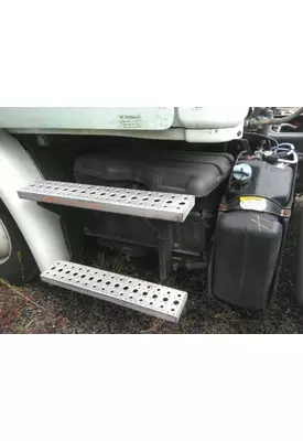 FREIGHTLINER CASCADIA 113 BATTERY BOX