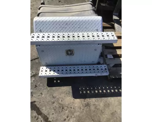 FREIGHTLINER CASCADIA 113 BATTERY BOX