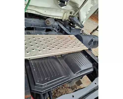 FREIGHTLINER CASCADIA 113 BATTERY BOX