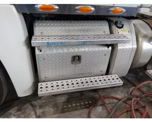FREIGHTLINER CASCADIA 113 BATTERY BOX