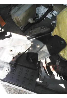 FREIGHTLINER CASCADIA 113 BUMPER BRACKET