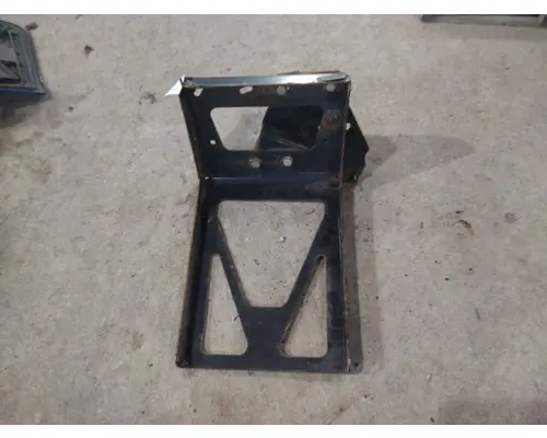 FREIGHTLINER CASCADIA 113 BUMPER BRACKET