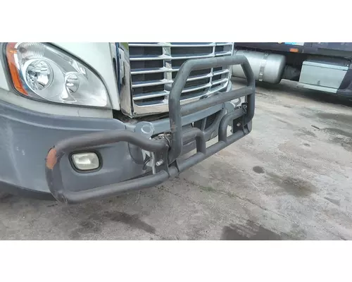 FREIGHTLINER CASCADIA 113 BUMPER BRUSH GUARD