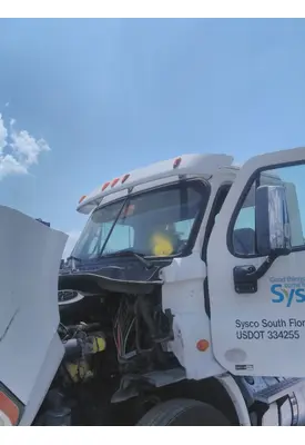 FREIGHTLINER CASCADIA 113 CAB CLIP