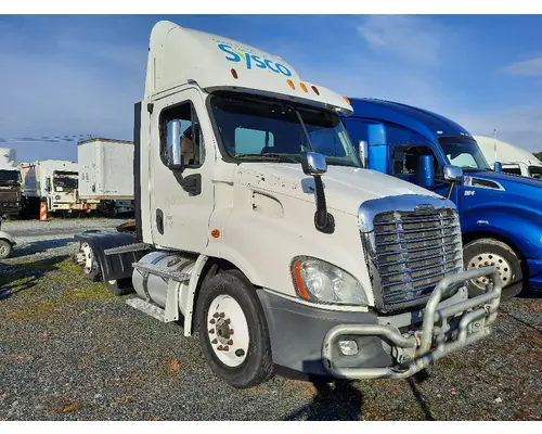 FREIGHTLINER CASCADIA 113 CAB CLIP