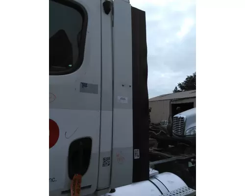 FREIGHTLINER CASCADIA 113 CAB EXTENSION