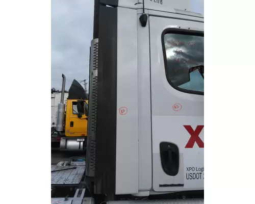FREIGHTLINER CASCADIA 113 CAB EXTENSION