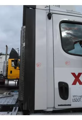 FREIGHTLINER CASCADIA 113 CAB EXTENSION