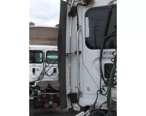 FREIGHTLINER CASCADIA 113 CAB EXTENSION