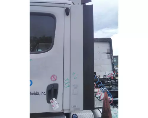 FREIGHTLINER CASCADIA 113 CAB EXTENSION