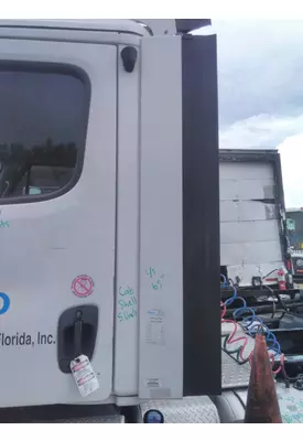 FREIGHTLINER CASCADIA 113 CAB EXTENSION