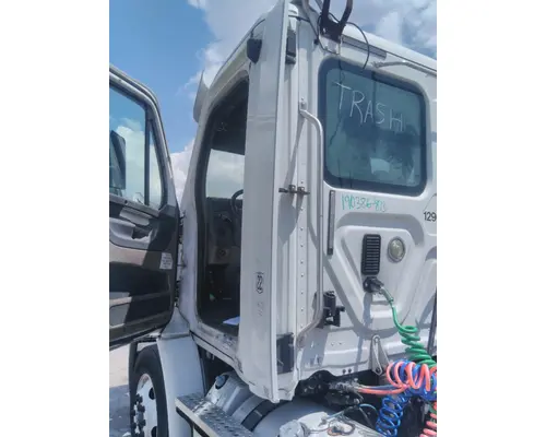 FREIGHTLINER CASCADIA 113 CAB EXTENSION