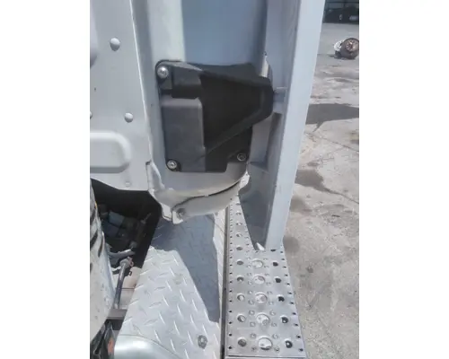 FREIGHTLINER CASCADIA 113 CAB EXTENSION