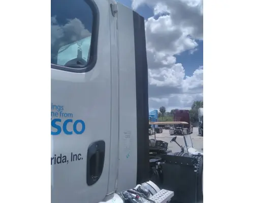 FREIGHTLINER CASCADIA 113 CAB EXTENSION