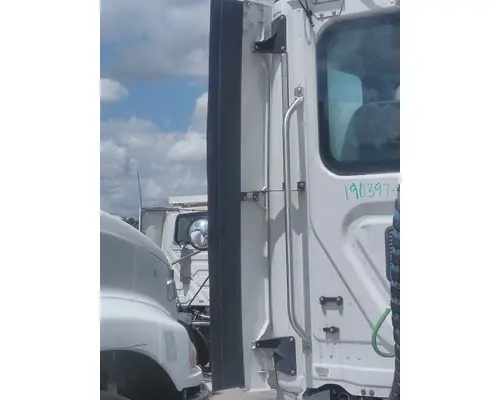 FREIGHTLINER CASCADIA 113 CAB EXTENSION