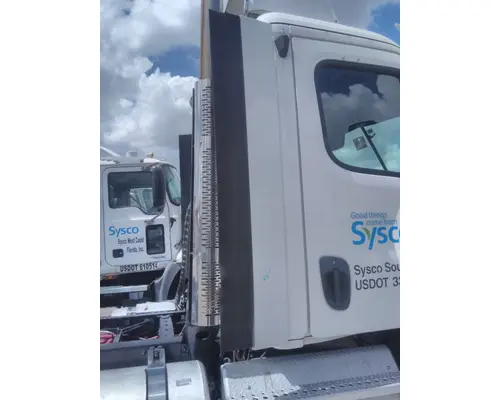 FREIGHTLINER CASCADIA 113 CAB EXTENSION