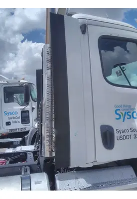 FREIGHTLINER CASCADIA 113 CAB EXTENSION