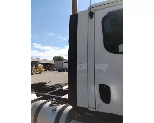 FREIGHTLINER CASCADIA 113 CAB EXTENSION