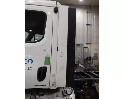 FREIGHTLINER CASCADIA 113 CAB EXTENSION