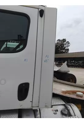 FREIGHTLINER CASCADIA 113 CAB EXTENSION