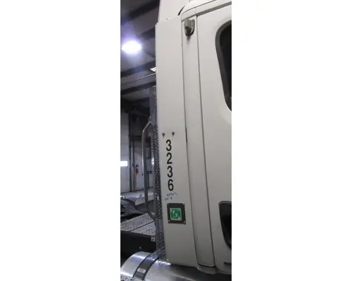 FREIGHTLINER CASCADIA 113 CAB EXTENSION