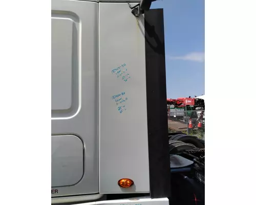 FREIGHTLINER CASCADIA 113 CAB EXTENSION