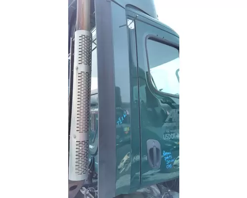 FREIGHTLINER CASCADIA 113 CAB EXTENSION