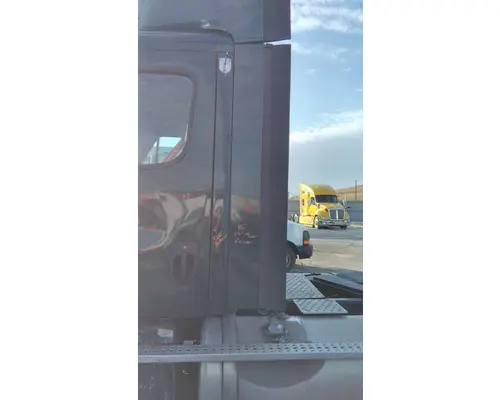 FREIGHTLINER CASCADIA 113 CAB EXTENSION