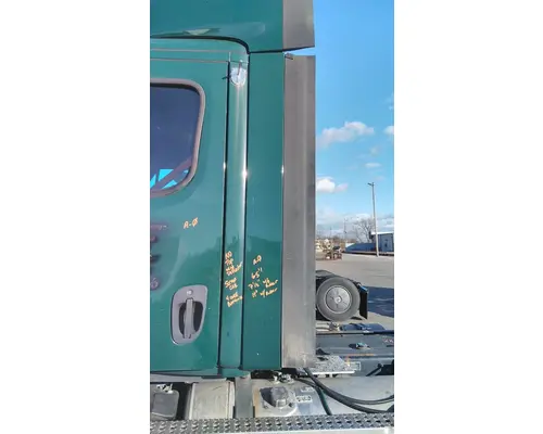 FREIGHTLINER CASCADIA 113 CAB EXTENSION