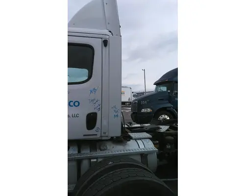 FREIGHTLINER CASCADIA 113 CAB EXTENSION