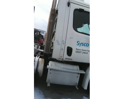 FREIGHTLINER CASCADIA 113 CAB EXTENSION