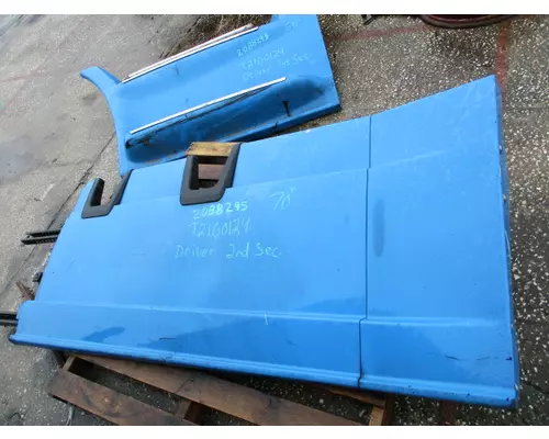 FREIGHTLINER CASCADIA 113 CAB SKIRTSIDE FAIRING