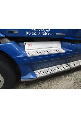 FREIGHTLINER CASCADIA 113 CAB SKIRT/SIDE FAIRING